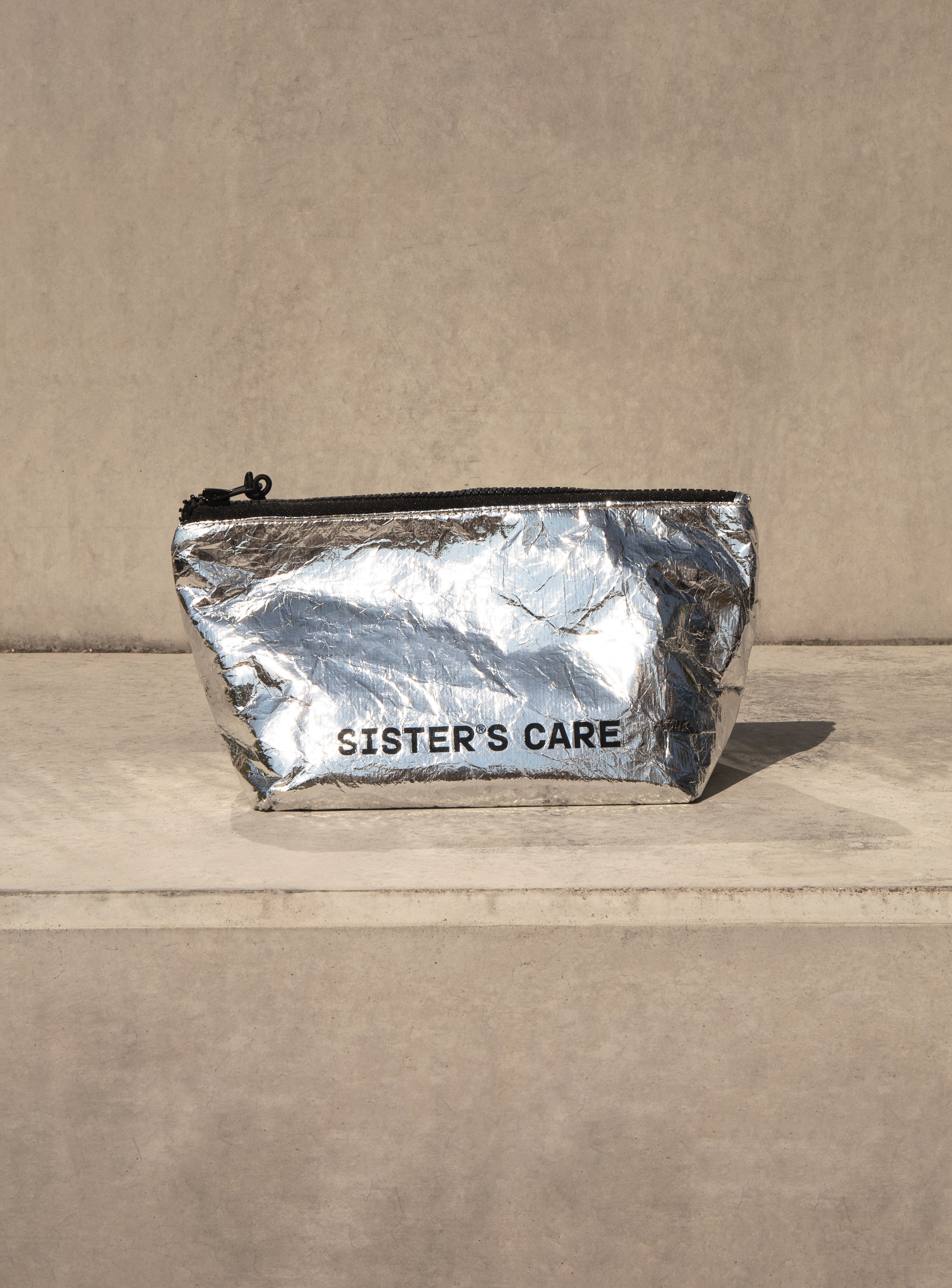 Sister's Aroma, Portfard, Argintiu si Negru